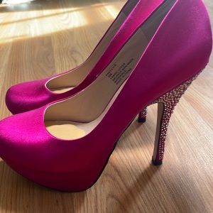 Steve Madden pink satin rhinestone heel stilletos size 8